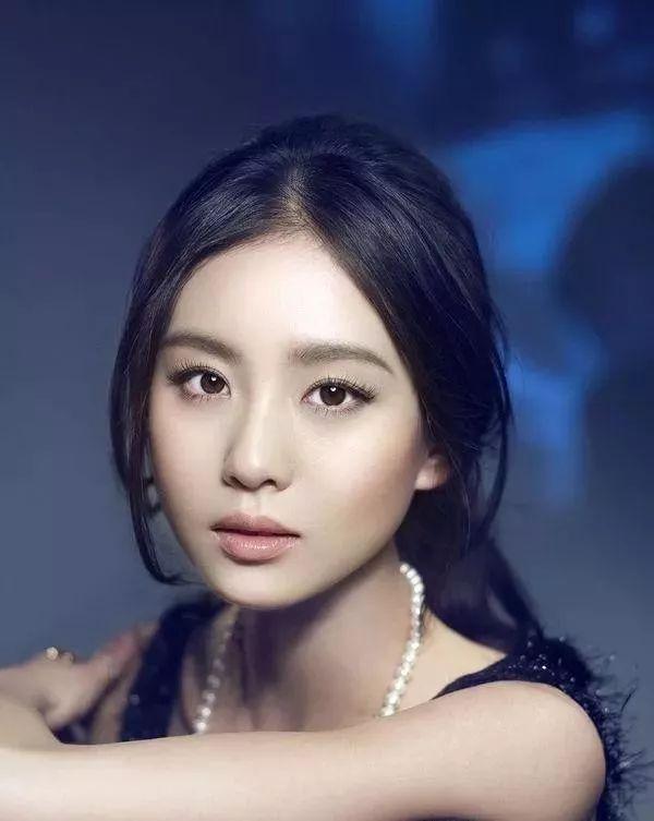 公认娱乐圈中长得美却无绯闻10大女星,年轻又漂亮,谁更迷人?