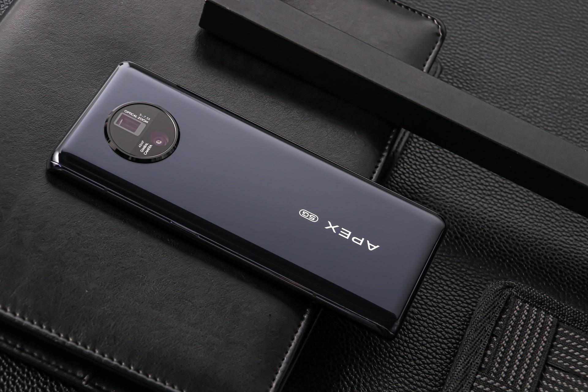 未来旗舰什么样?60W无线超快闪充+屏下摄像