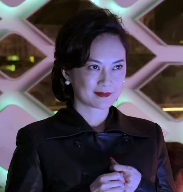 原创北有傅艺伟,南有谭小燕,昔日挂历美女,如今却容颜大改,网友直呼认