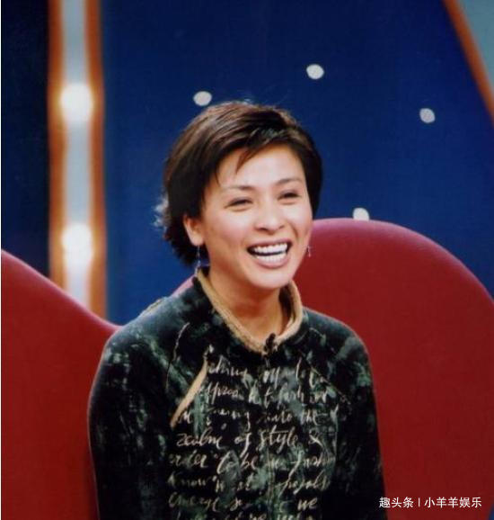 她24岁走红娱乐圈，当红时却放弃事业嫁老外，如