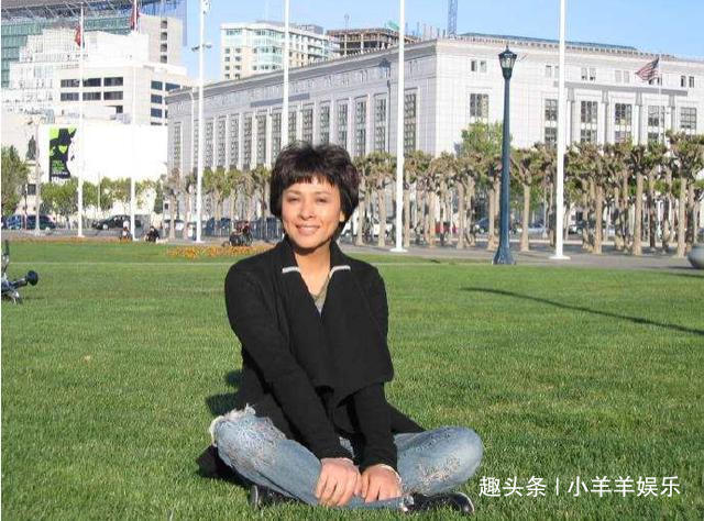 她24岁走红娱乐圈，当红时却放弃事业嫁老外，如