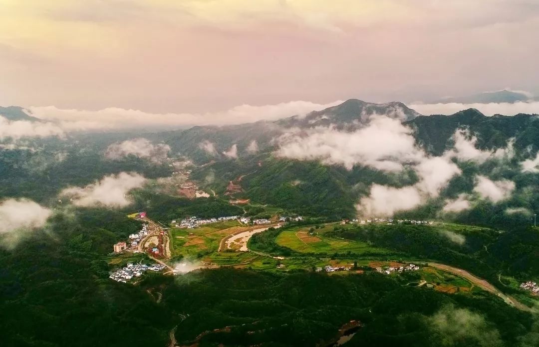 景区地址:咸宁市崇阳县金塘镇畈上村柃蜜小镇旅游度假区部分图片源于