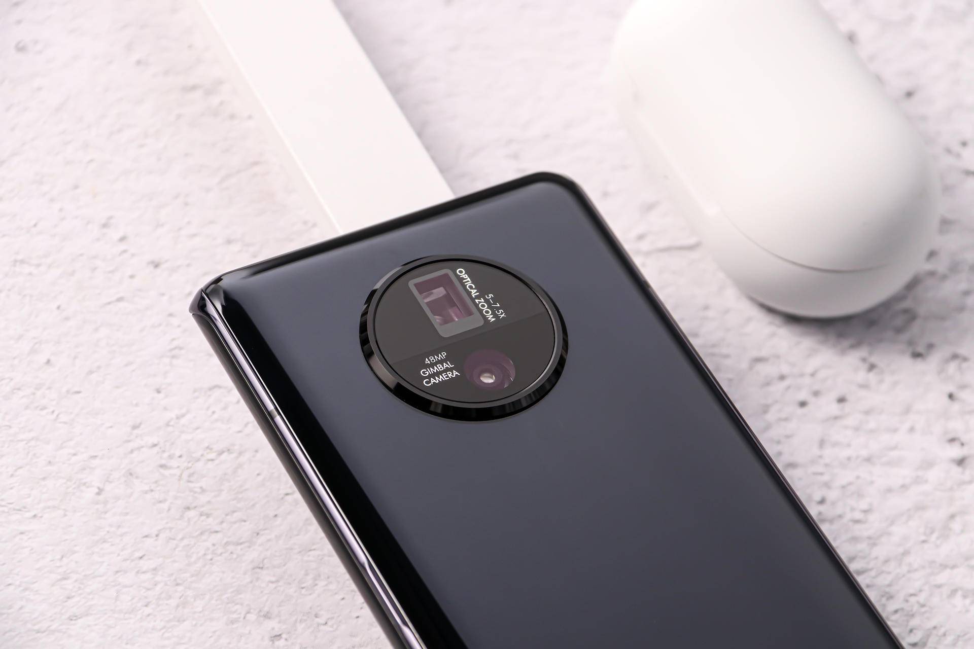 未来旗舰什么样?60W无线超快闪充+屏下摄像