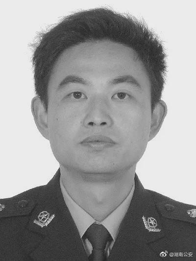 疫情以来近50名民警辅警殉职，七成工作中突发疾