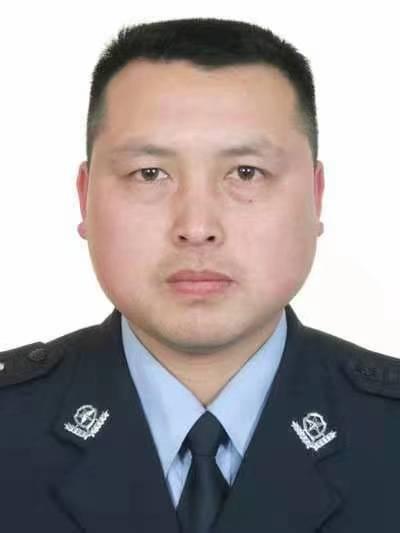 疫情以来近50名民警辅警殉职，七成工作中突发疾