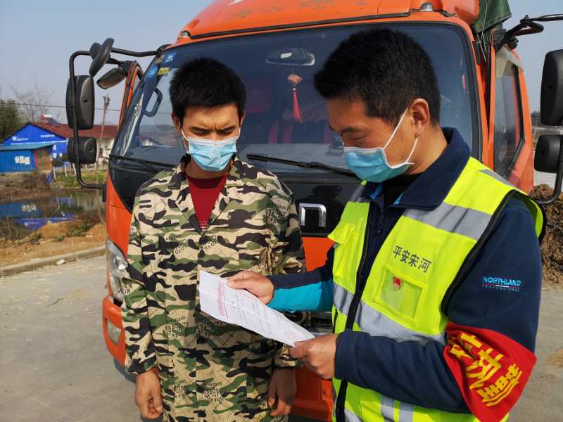 灌南民警崔明华回鄂探亲投身抗疫一线乡亲致信灌南警方表谢意