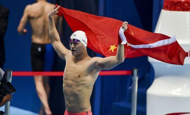 孙杨再晒1大证据，所谓尿检官承认是建筑工人，