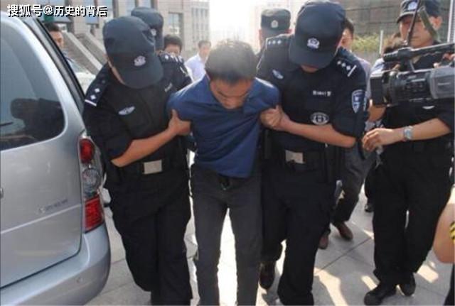 原创伪装下的流浪汉，表面楚楚可怜，却频频对年幼女孩下手