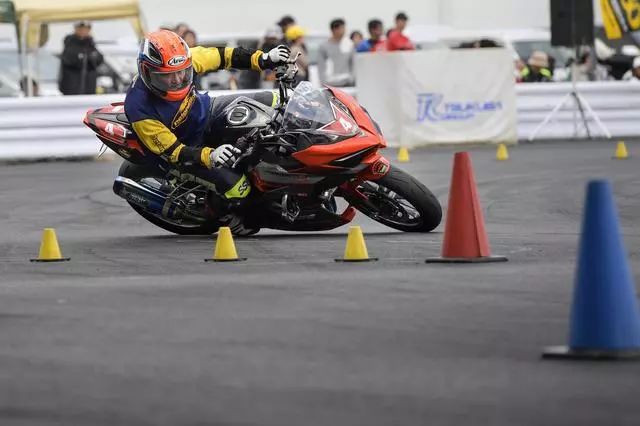 大王金卡纳全景镜头的ninja400骑行作田隆义