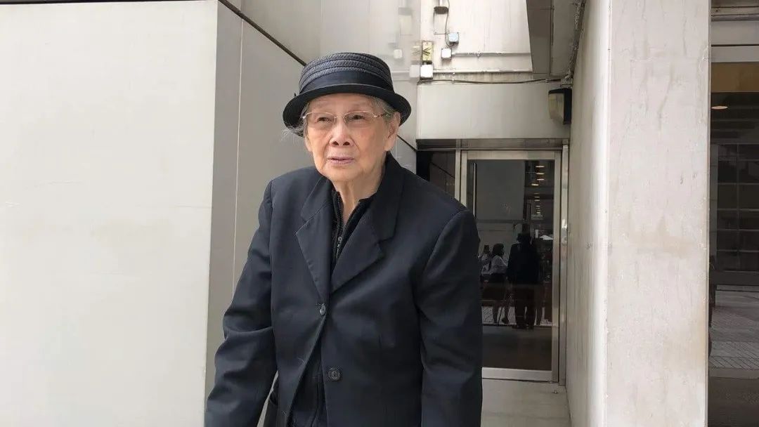 梅艳芳97岁母亲被曝住院，长子因得不到遗产不在