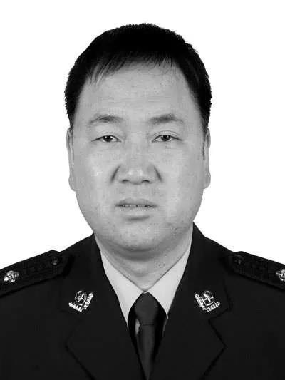 疫情以来近50名民警辅警殉职，七成工作中突发疾