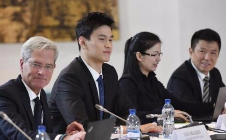 孙杨再度反击！所谓“尿检官”承认自己是建筑