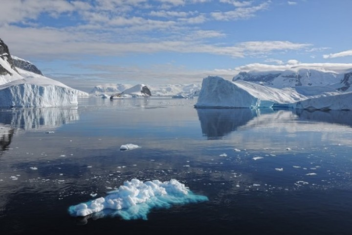 南极融化的冰川