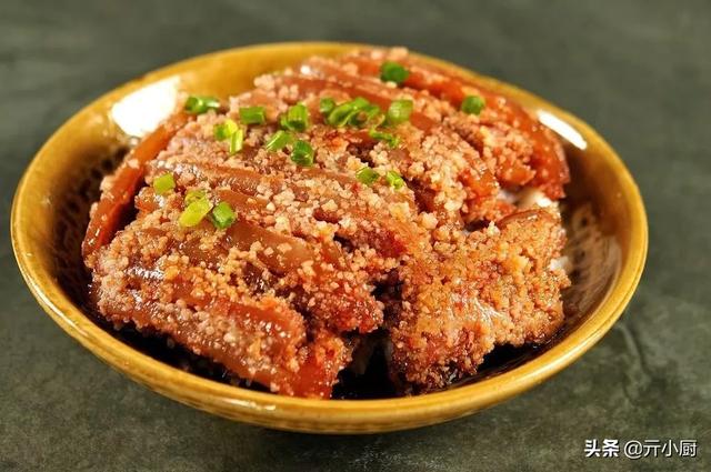 食材&做法食材:小米,排骨,土豆,白糖,盐,生抽,料酒,耗油,辣椒酱做法:1