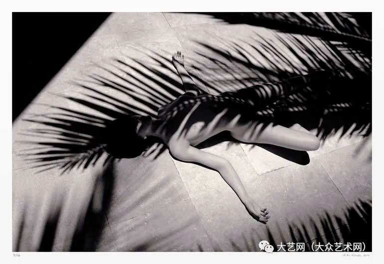 大众艺术网:以艺术的视角表现赞美着女性 —— 美国现代人像摄影师