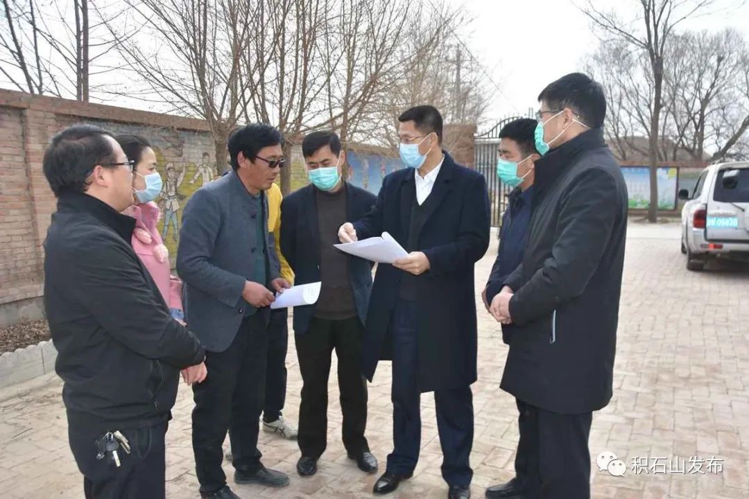 3月1日,县委常委,副县长王法丛,副县长曹国梁在县扶贫办,安集乡负责人