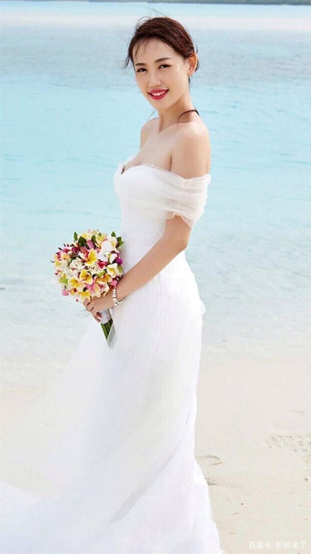 马蓉海边婚纱写真,千娇百媚,仪态万千