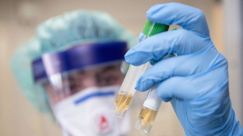 疫情难倒美国政府，专家被禁言，蓬佩奥变复读机