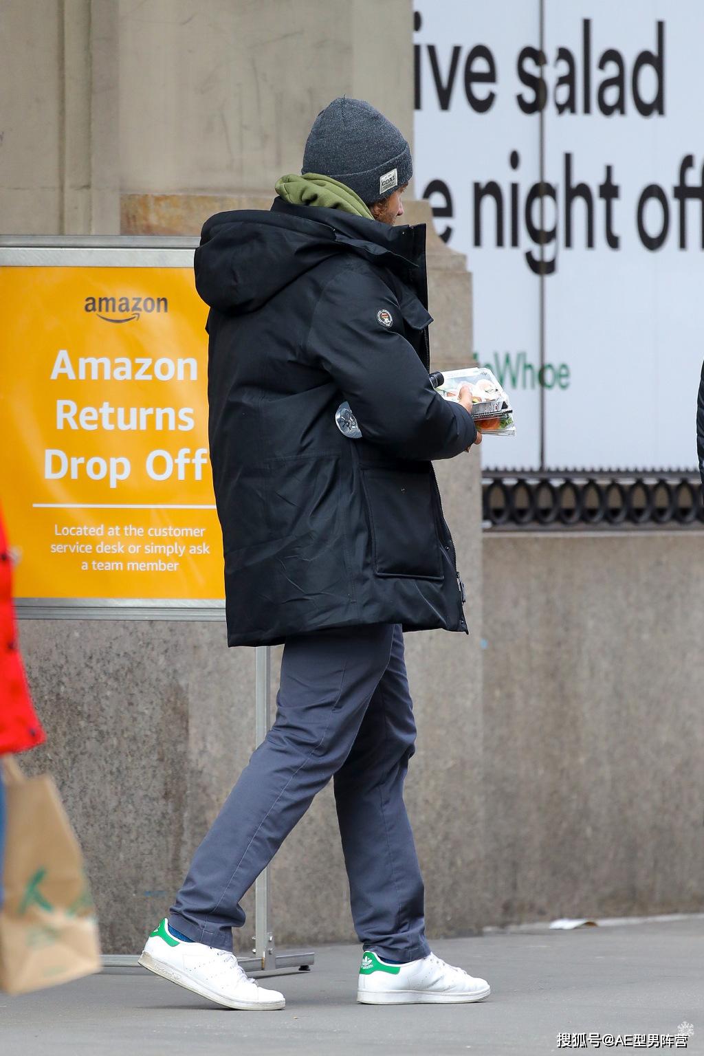 原创40岁杰克·吉伦哈尔街拍照!好莱坞男神单身太久,超市买便当度日