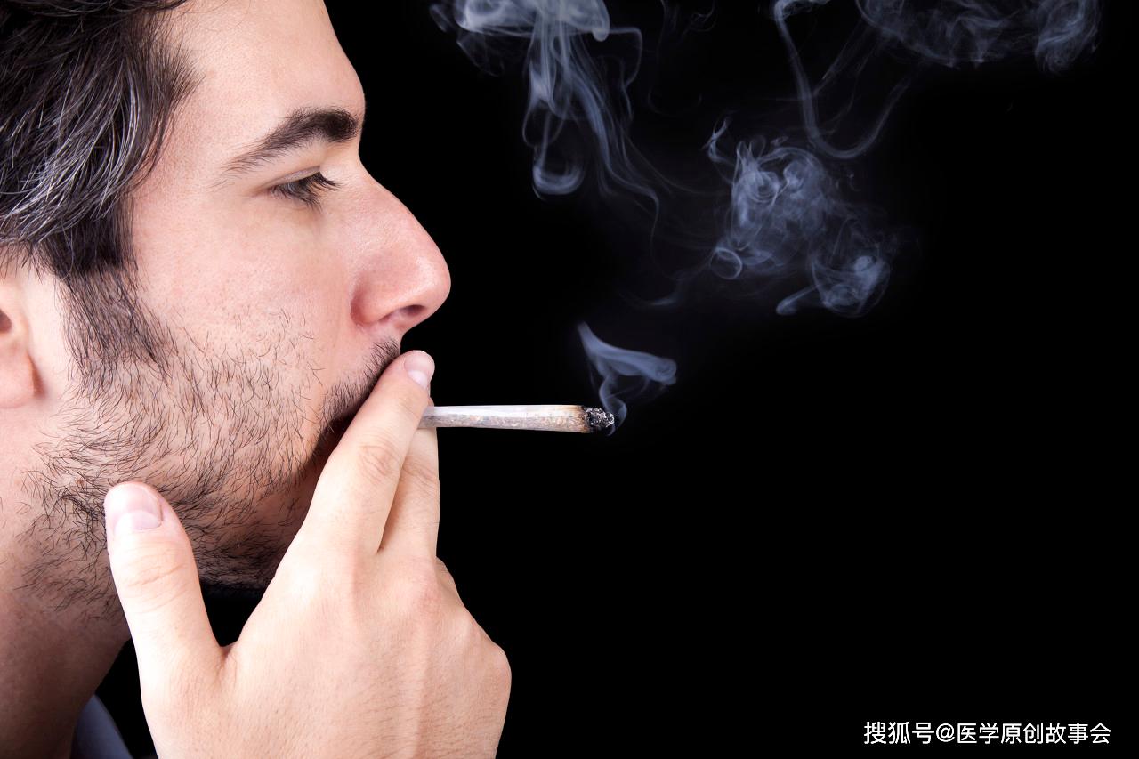 原创 寿命短的男人，吸烟时会有四个信号，若你四个都有，提示该检查了插图