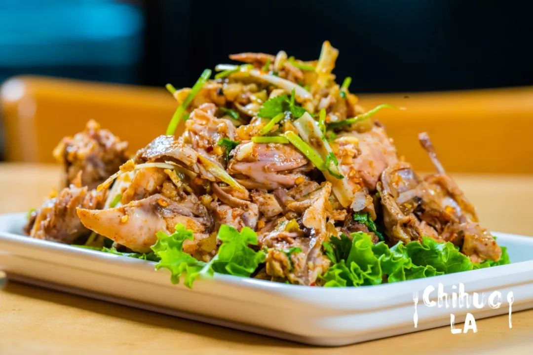 老四季拌鸡架 按理说鸡架少肉,就是吃那口味儿.
