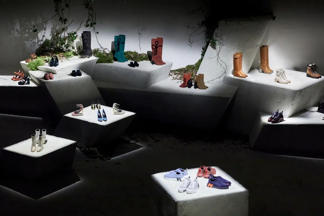 梦回鞋履间，解析给予与回归的梦境意象