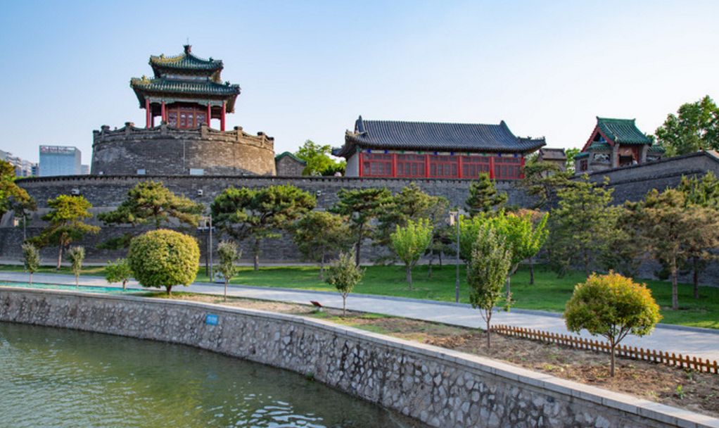 丛台又称武灵丛台,是邯郸市的象征,中国百家名园之一.