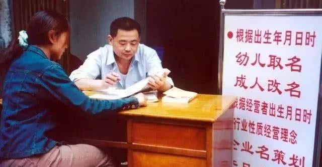 90后夫妻结婚证火了，看到两人名字，网友笑了：孩子以后咋起名！