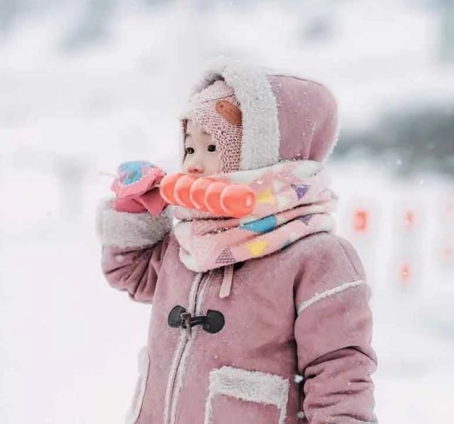 孩子冬天怎么穿搭不臃肿暖和_孩子穿得暖和