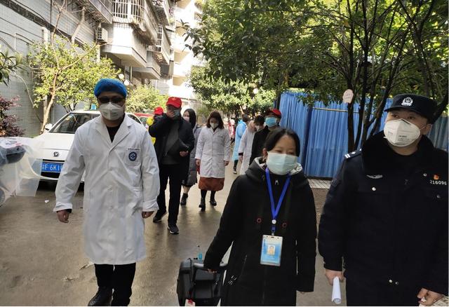 开州区汉丰街道金州社区抗疫好民警胡晓斌