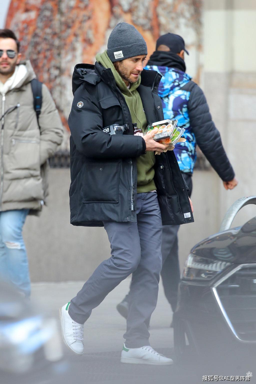 原创40岁杰克·吉伦哈尔街拍照!好莱坞男神单身太久,超市买便当度日