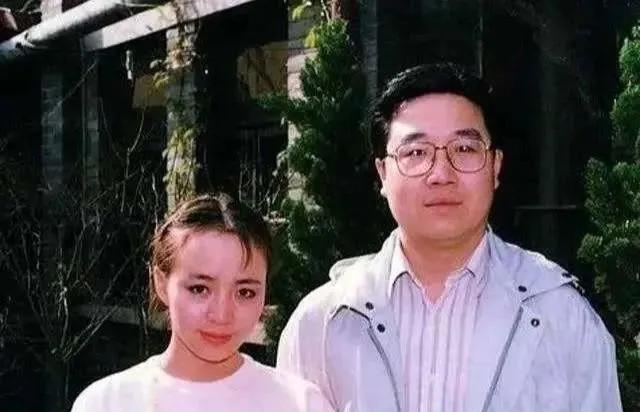 被英宁抛弃的赵明明,当红时息影抚养女儿,她现在怎么样了?