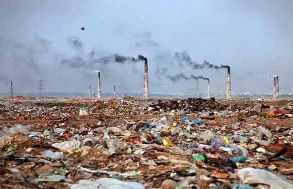未燃烧的垃圾及工业污染气体排放