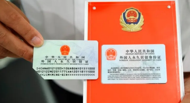 情绪化反对外国人永久居留权，无益于认识真问题