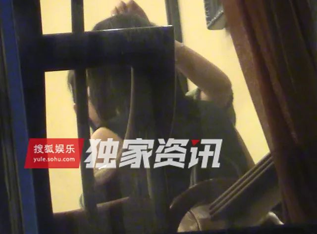 新男友丑陋还已婚？曾和周冬雨暧昧，疑和周迅