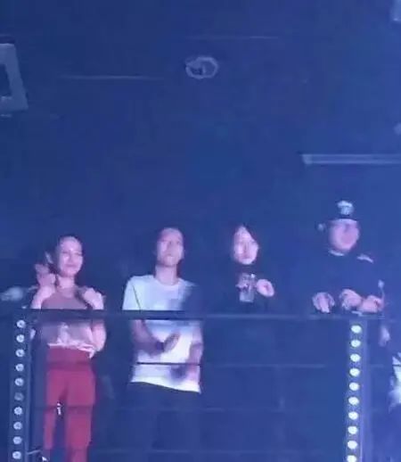 新男友丑陋还已婚？曾和周冬雨暧昧，疑和周迅
