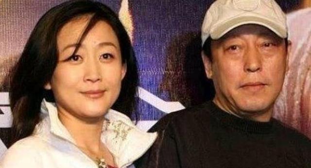 60岁的"苏大强", 结婚近30年的妻子, 原来是我们熟悉的她?