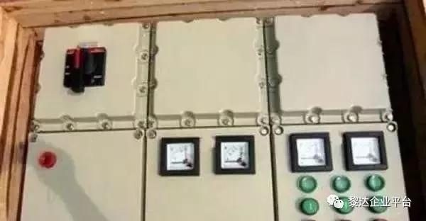 配电箱配电柜的内部是什么结构