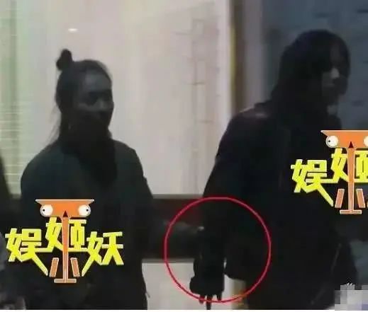 新男友丑陋还已婚？曾和周冬雨暧昧，疑和周迅