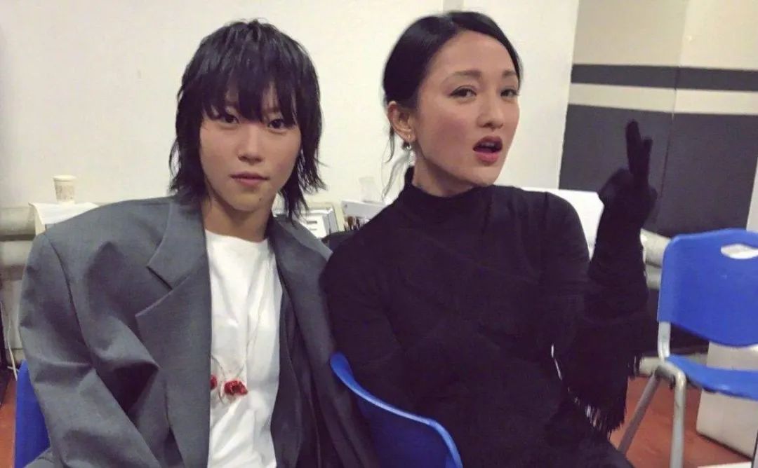 新男友丑陋还已婚？曾和周冬雨暧昧，疑和周迅