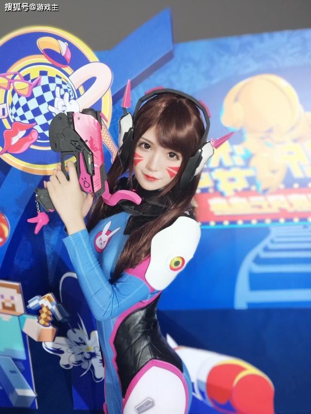 cosplay腐团儿守望先锋,cosplay妲己 腐团儿双版本cos守望先锋角色,机甲版更还原,旗袍版更