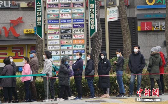 韩国累计确诊病例破4000 调动军队资源支持大邱