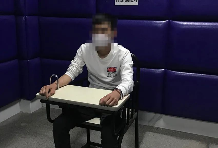 建筑工人口罩_戴口罩的建筑工人图片(2)