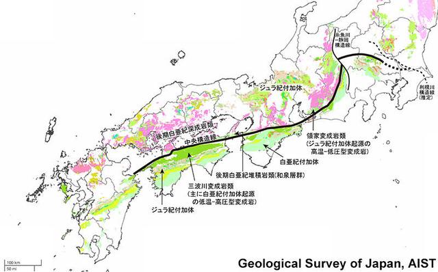 这条构造线在卫星地图上都隐约可见,中部那个s型就是断层地沟带,日本图片