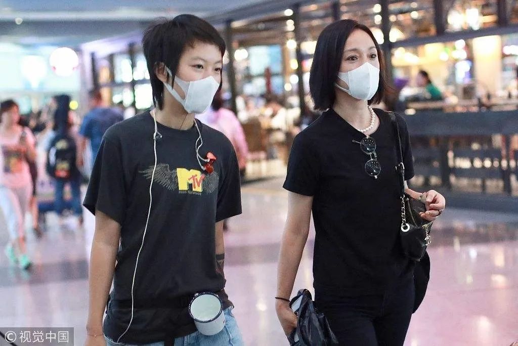 新男友丑陋还已婚？曾和周冬雨暧昧，疑和周迅