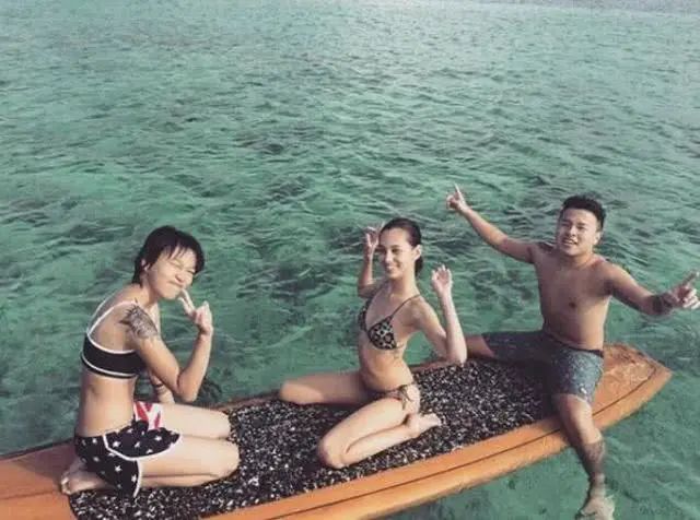 新男友丑陋还已婚？曾和周冬雨暧昧，疑和周迅