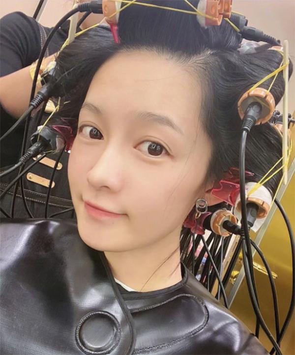 杨幂李沁倪妮娜扎做头发都是仙女下凡,只有我像包租婆 杨幂李沁倪妮娜扎做头发都是仙女下凡,只有我像包租婆