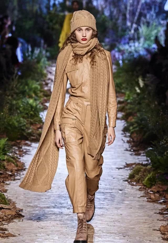 2020巴黎秋冬时装周，超模带你看尽繁华，演绎出精彩的服装世界_感觉