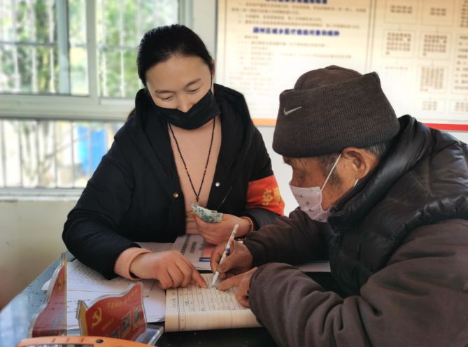 得知村里开了食堂,李庄的许兴民从自家的蔬菜大棚里摘了100多斤西兰花