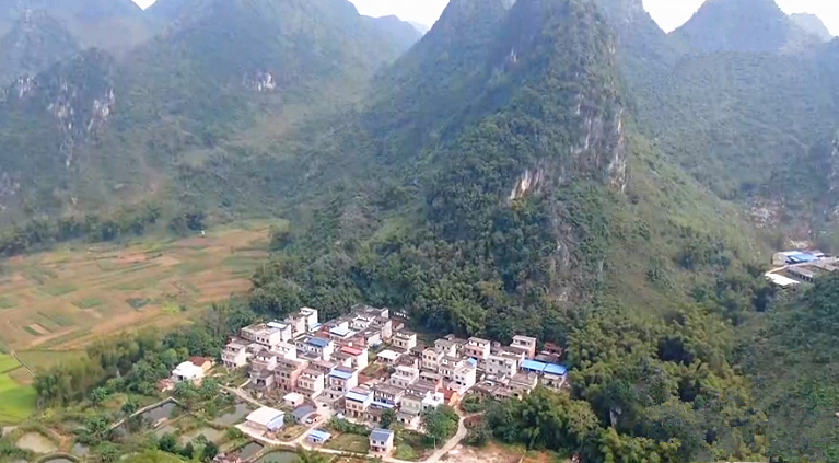 原创广西十万大山里藏着小村庄,很多人都建了小洋房,犹如仙境